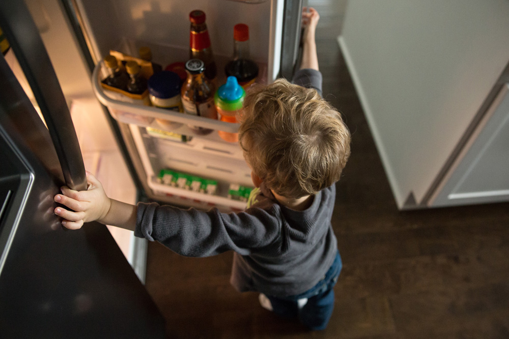 documentary family photography kid in front of fridge